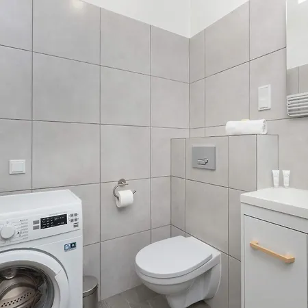 Cosy With Parking In By Renters Apartment *