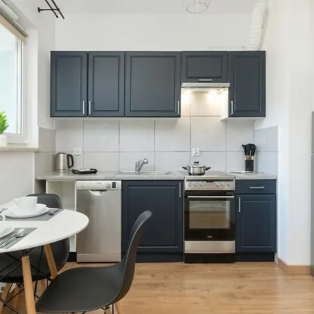 Cosy With Parking In By Renters Apartment *